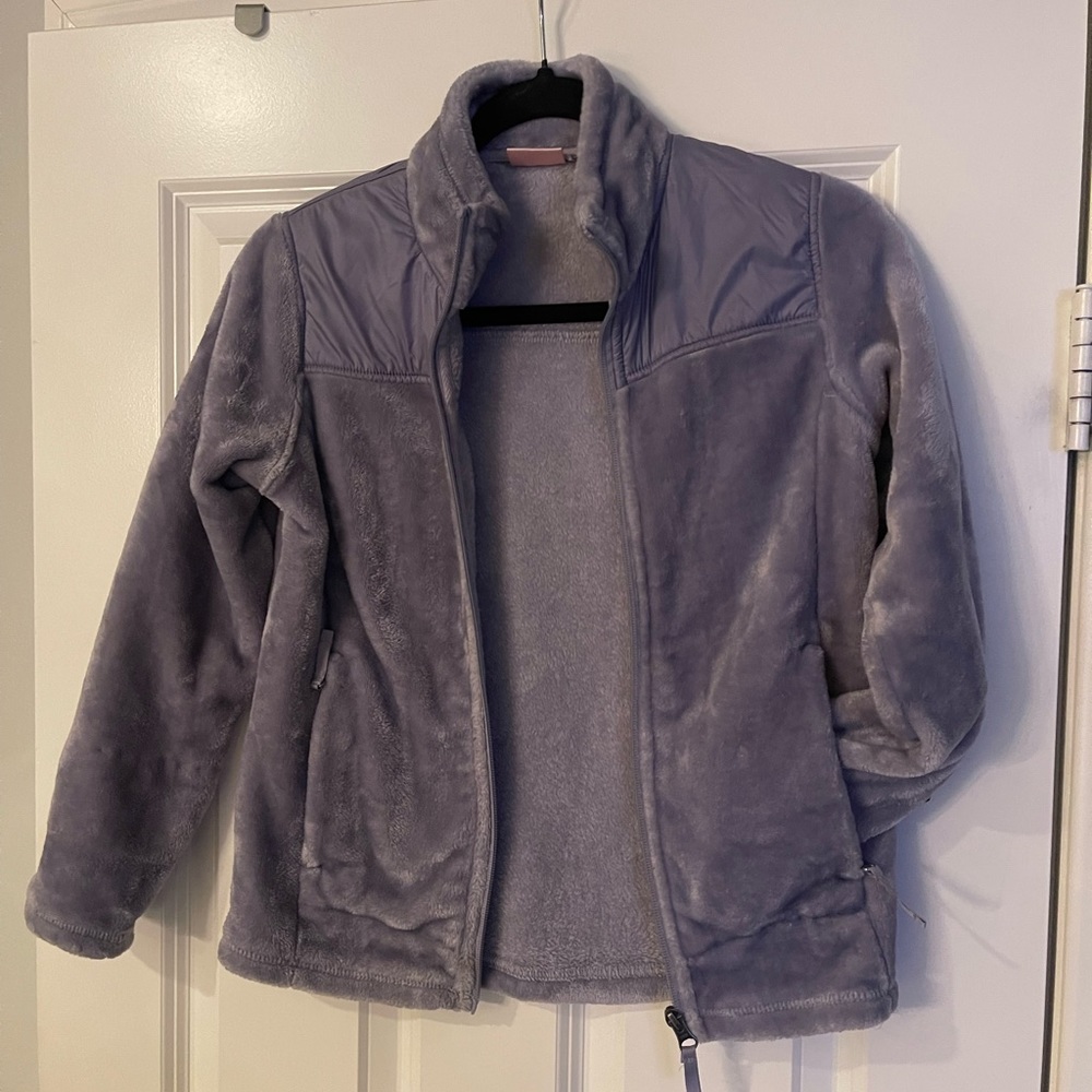 32 ° Heat - Girls size M 10/12  soft jacket with 2 side zip pockets.
